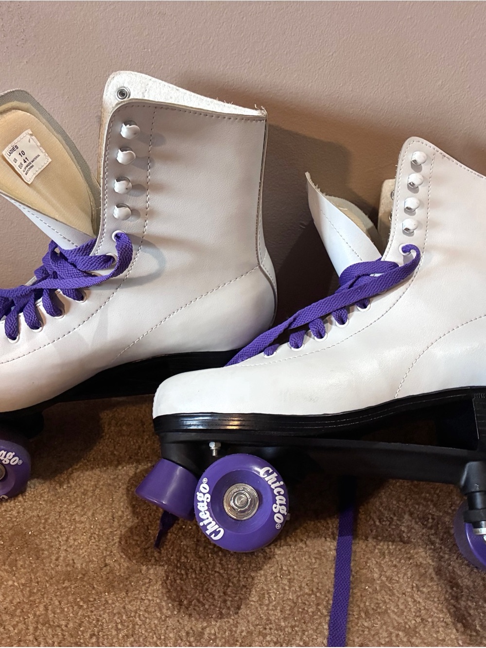 Chicago Women's White Roller Skates with Purple Laces - Picture 3 of 8